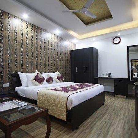 Hotel Universe Inn New Delhi Extérieur photo
